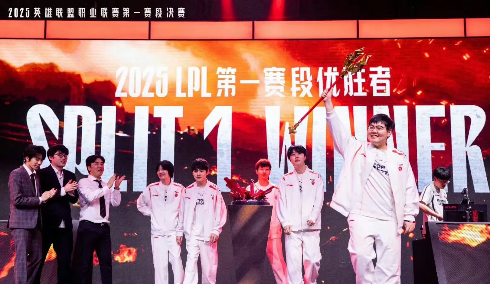 开云体育登录-TES翻盘EG，369开启传奇时刻激烈交锋四强赛，留下经典瞬间