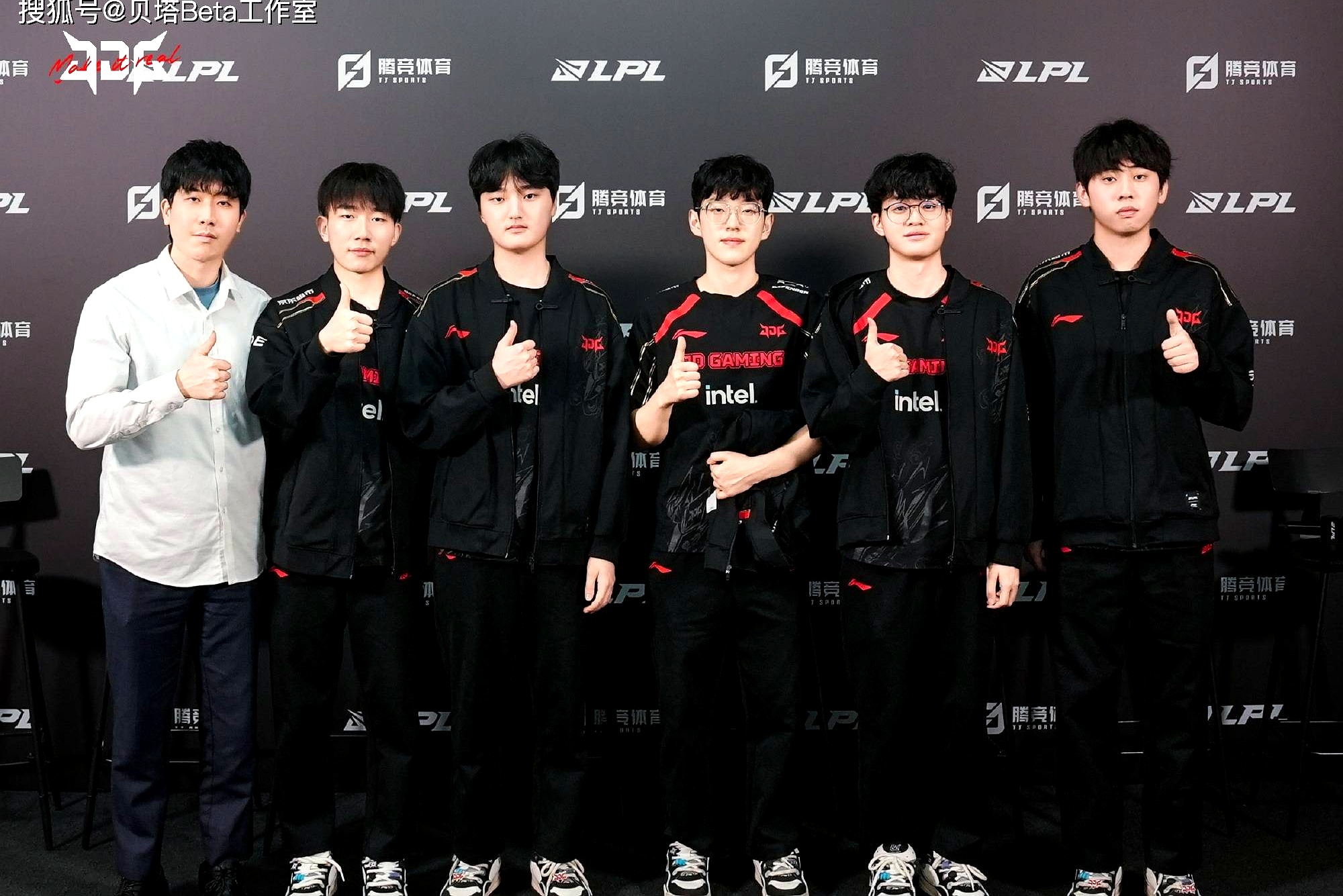 开云平台-RNG力克EG，Crisp极限生还后反打鏖战多局小组赛，引爆全场热议