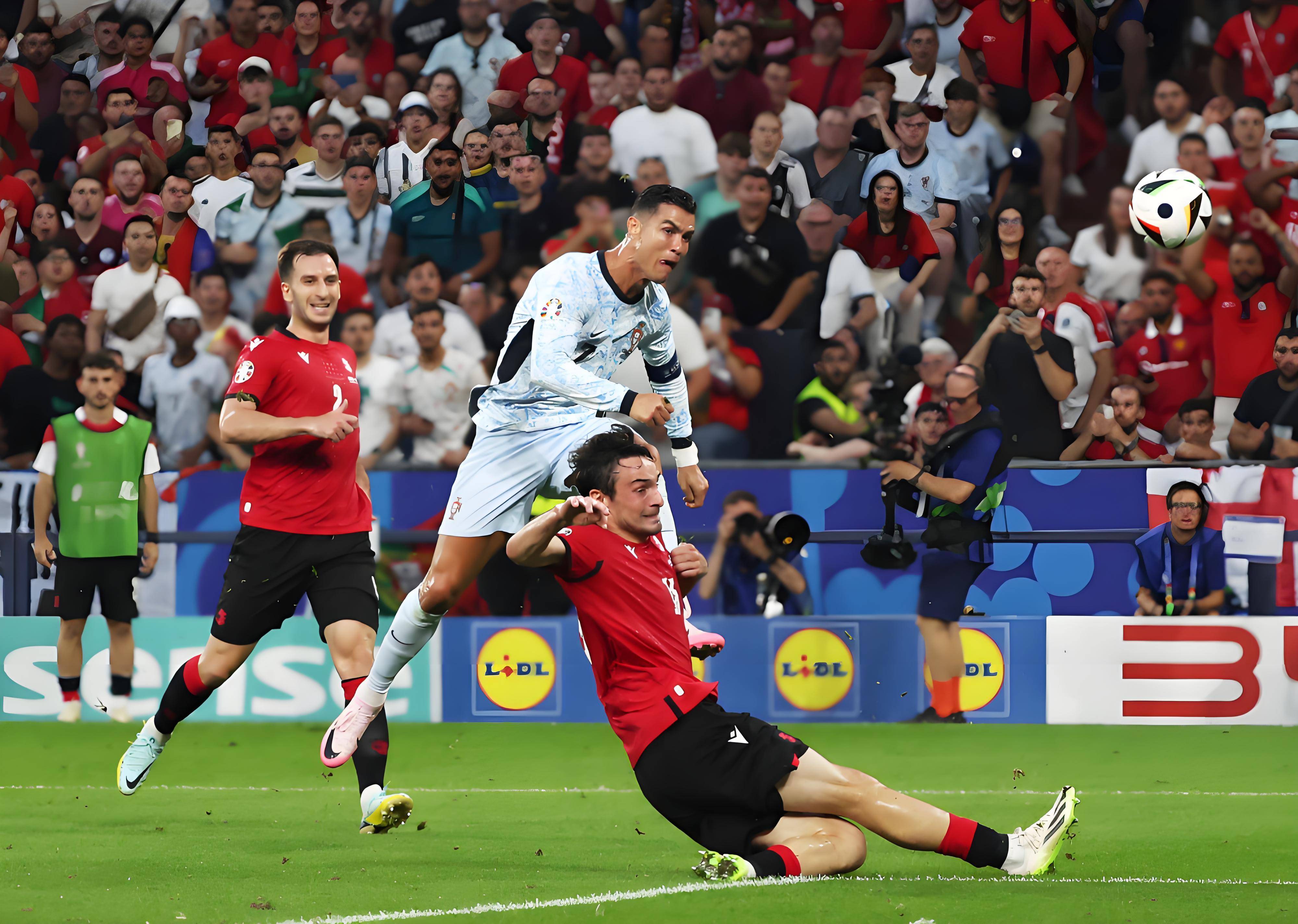 中国险胜马赛，C罗点燃赛场