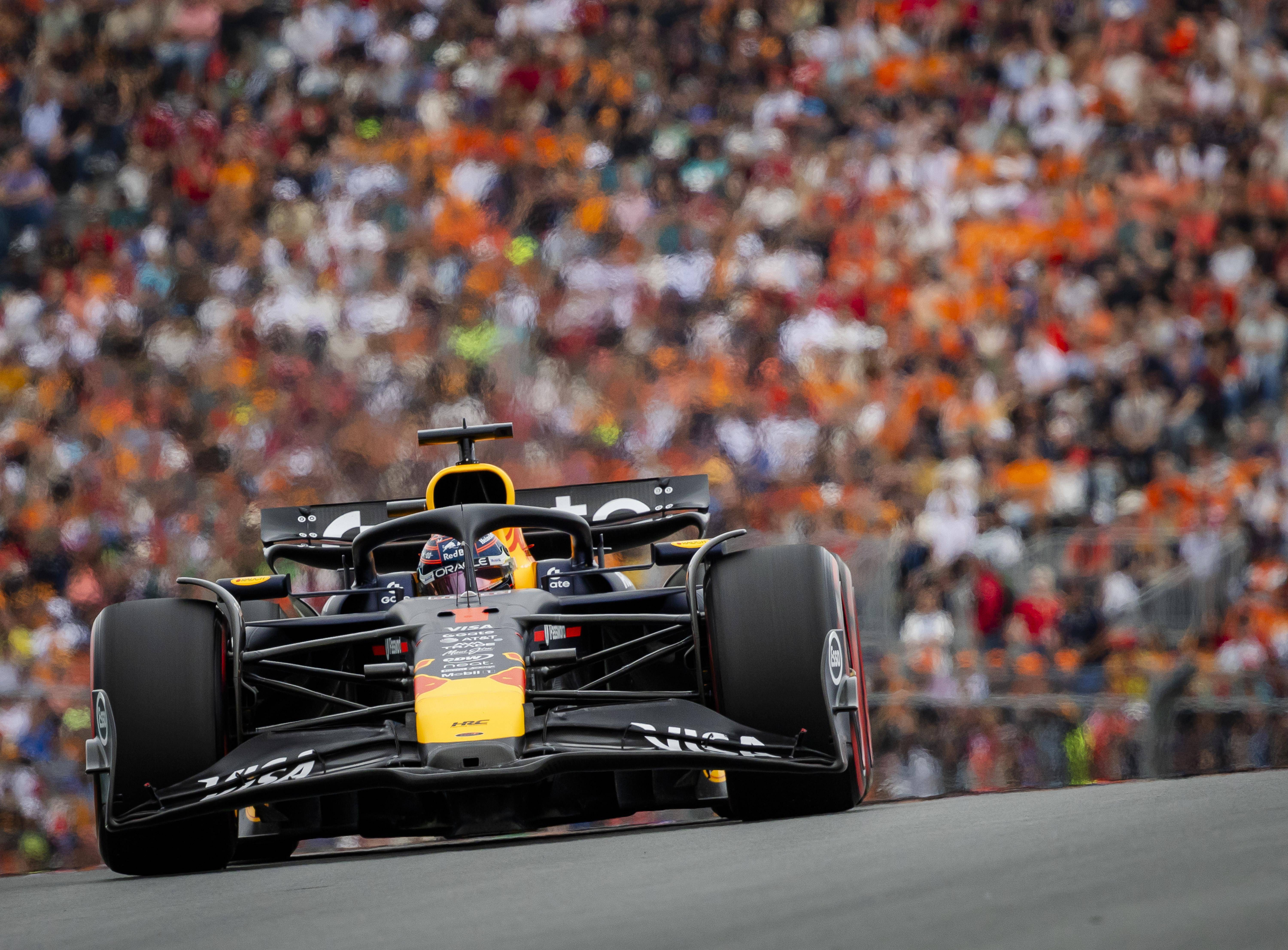 红牛车队碾压梅赛德斯,皮亚斯特里点燃赛场 红牛车队碾压梅赛德斯,皮亚斯特里点燃赛场